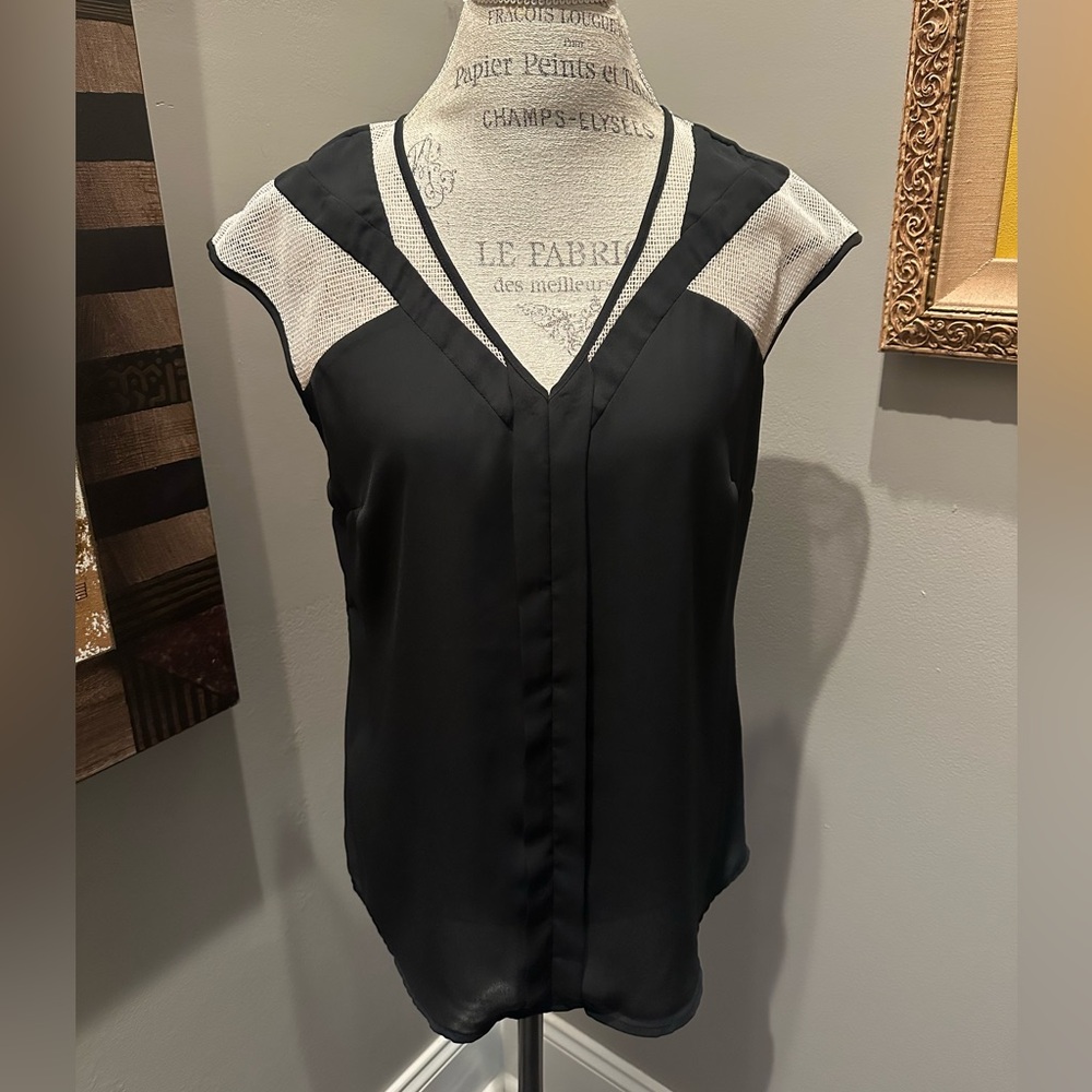 Spense Black and White V-Neck Cap-Sleeve Blouse